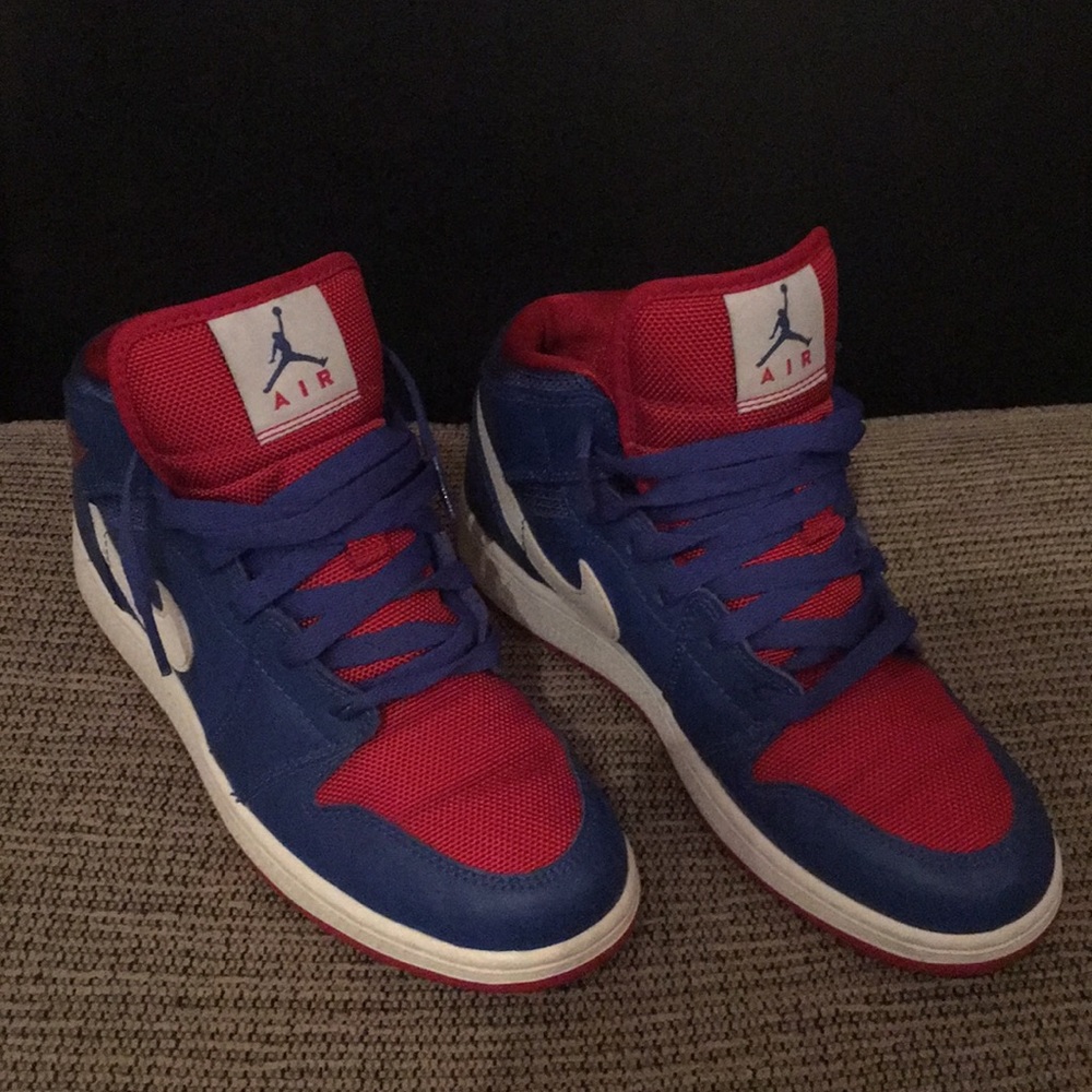 Barely worn Nike Jordans Size 5.5Y